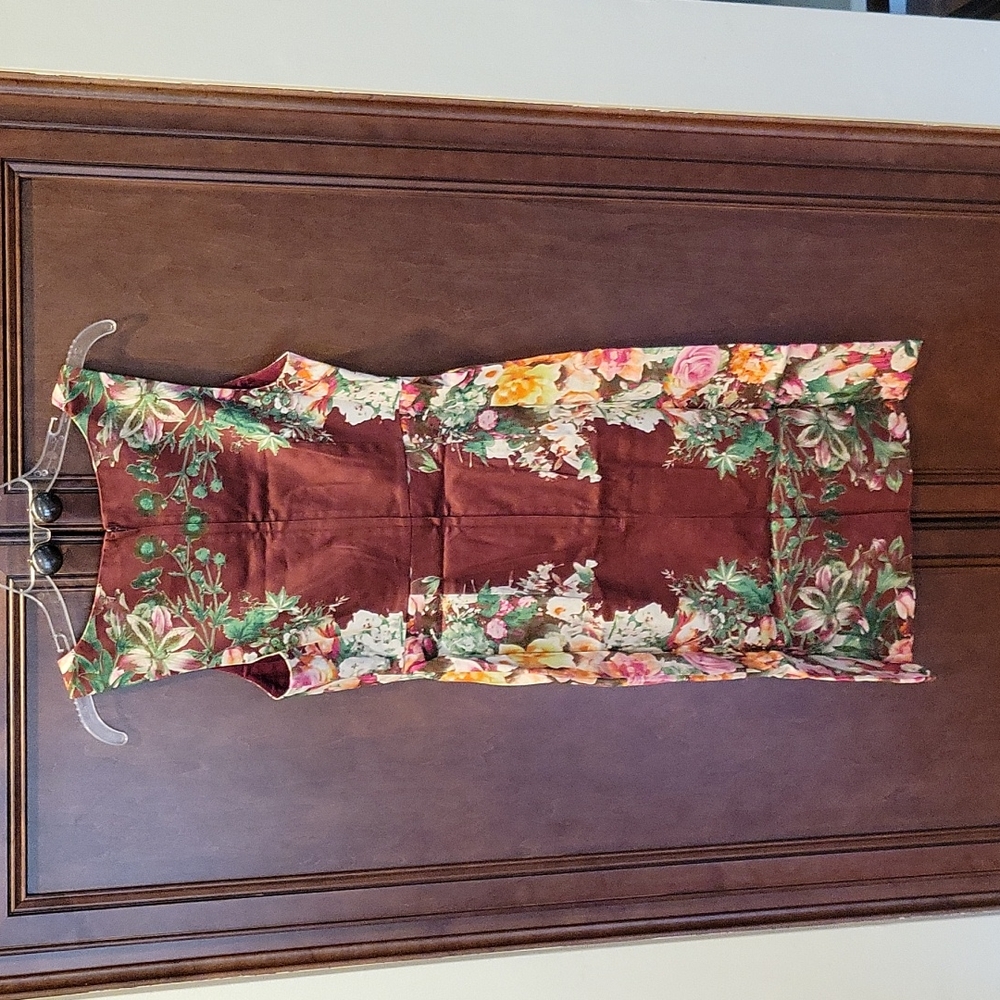 NWOT Of The Garland Variety Sheath Dress In Burgundy Floral Sz US S Sleeveless - Picture 3 of 5